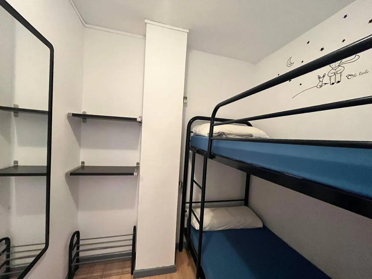 Estudio Con Tres Piscinas Comunitarias Y Pista De Tenis Roses Spain