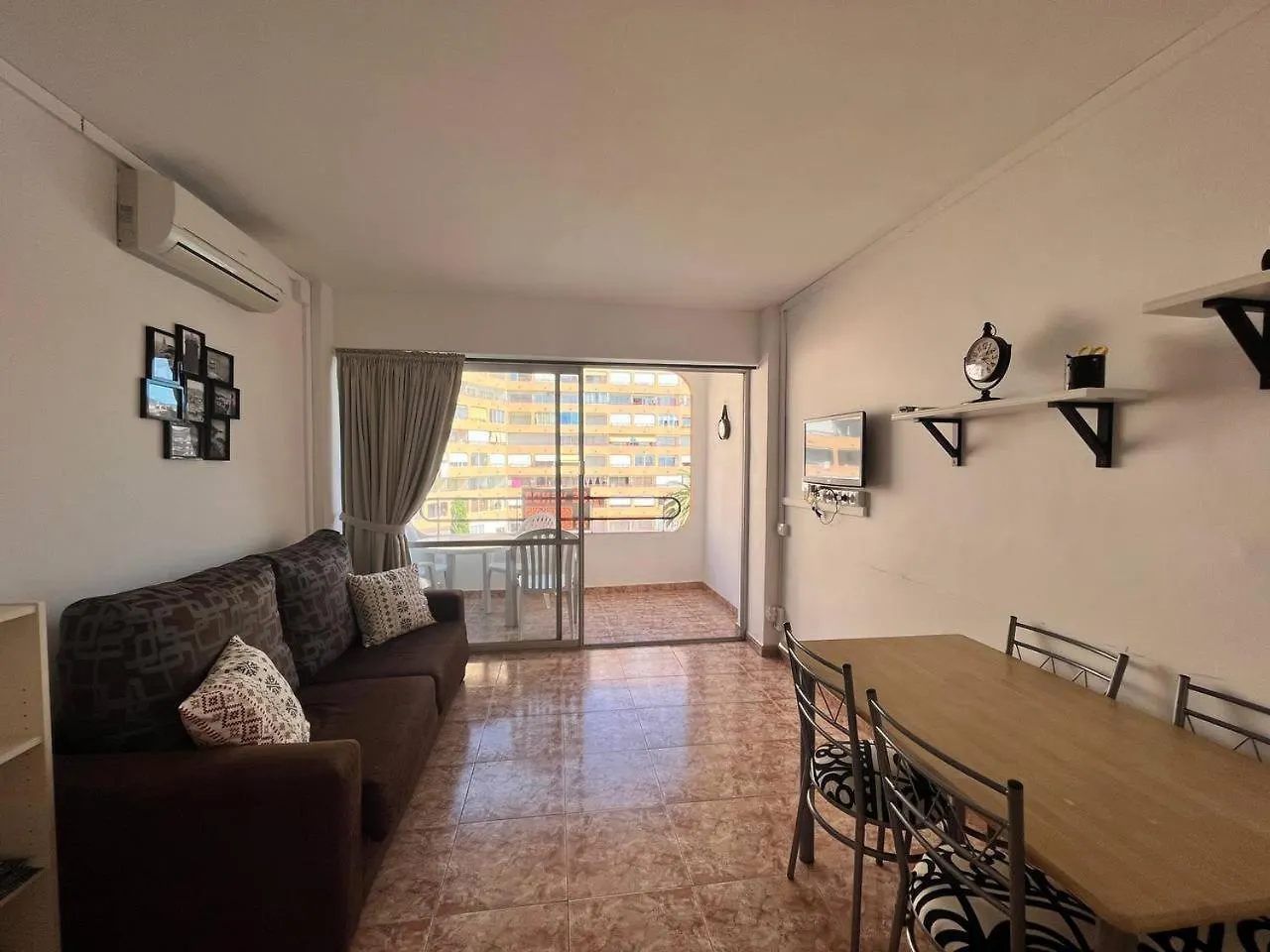 Estudio Con Tres Piscinas Comunitarias Y Pista De Tenis Roses Apartment