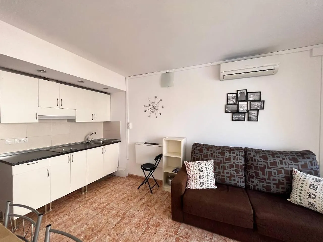 Estudio Con Tres Piscinas Comunitarias Y Pista De Tenis Roses 0*,  Spain