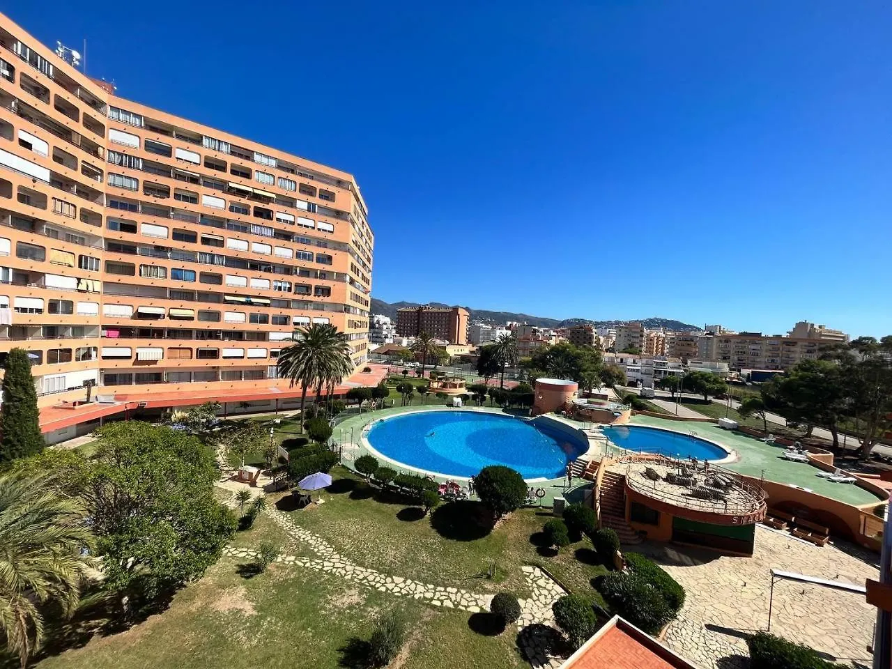 Estudio Con Tres Piscinas Comunitarias Y Pista De Tenis Roses