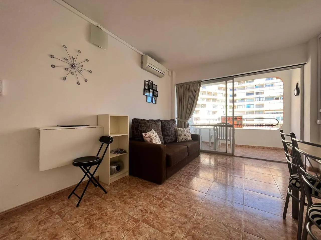 Estudio Con Tres Piscinas Comunitarias Y Pista De Tenis Roses
