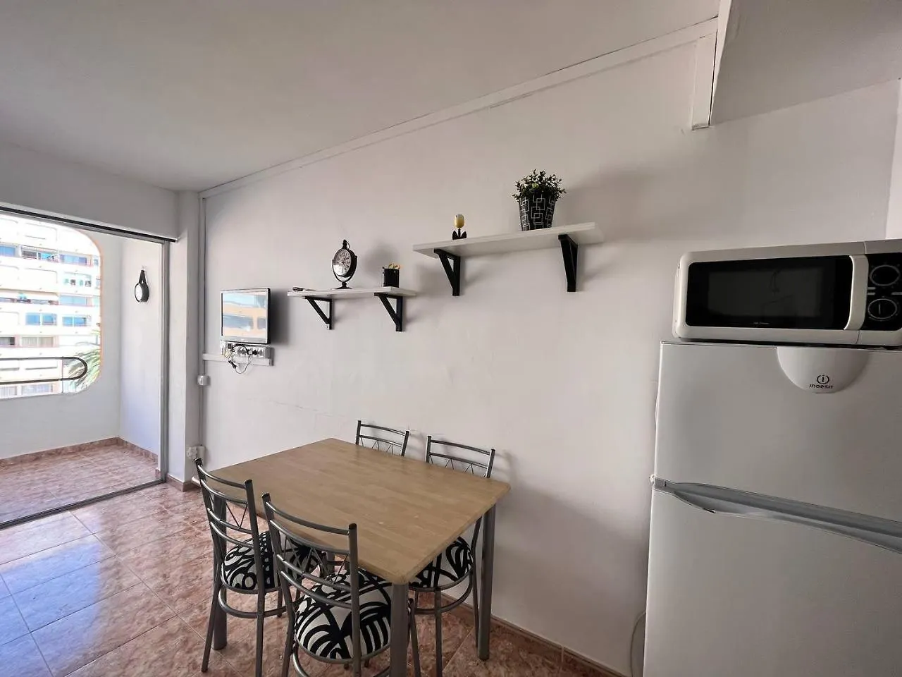 Estudio Con Tres Piscinas Comunitarias Y Pista De Tenis Roses Apartment