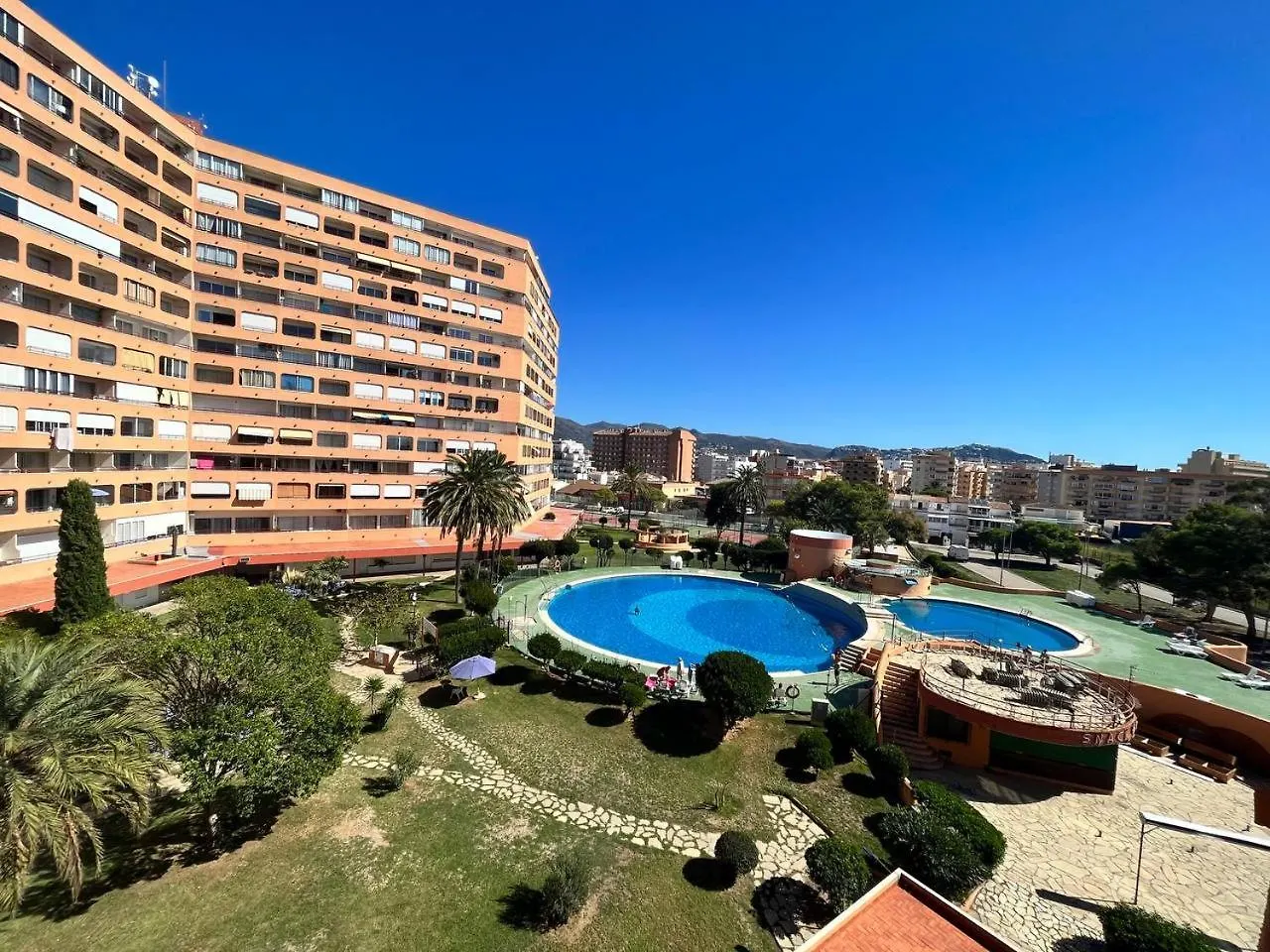 Estudio Con Tres Piscinas Comunitarias Y Pista De Tenis Roses